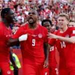 Estados Unidos golea en el debut y Canadá logra histórico empate