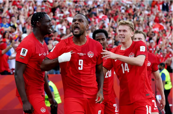 Estados Unidos golea en el debut y Canadá logra histórico empate